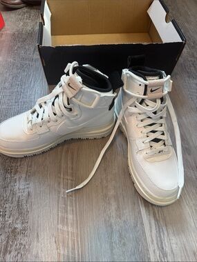 Nike White High-Top AF-1 Sneakers W AF1 HI UT 2.0
